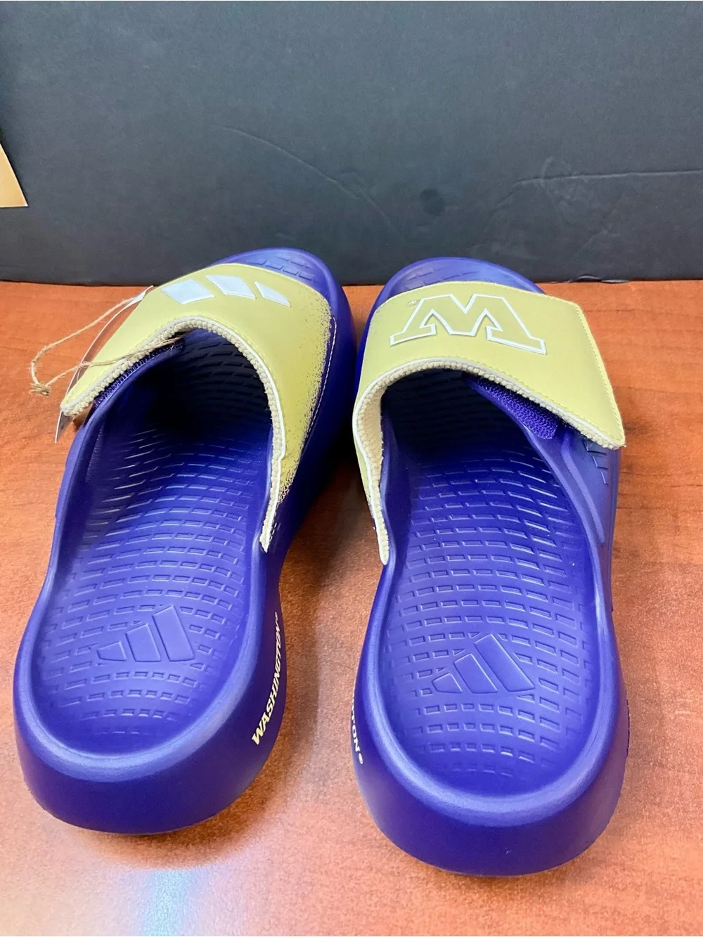 Unisex Adidas Lightblaze Slide Washington Huskies (SKU IH7123) women’s size 7